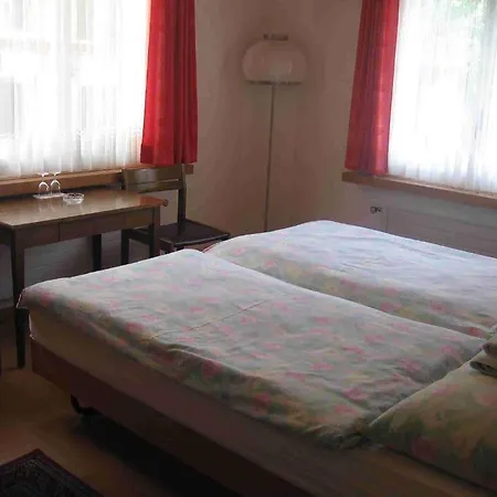 Alojamento de Acomodação e Pequeno-almoço Hotel-restaurant 2*
